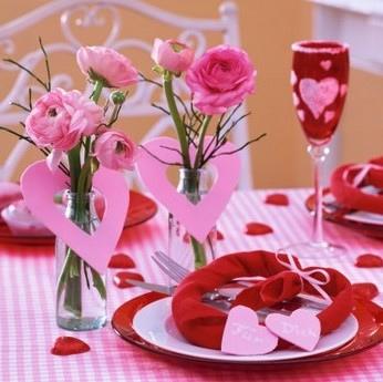 déco de table Saint Valentin typique rouge blanc
